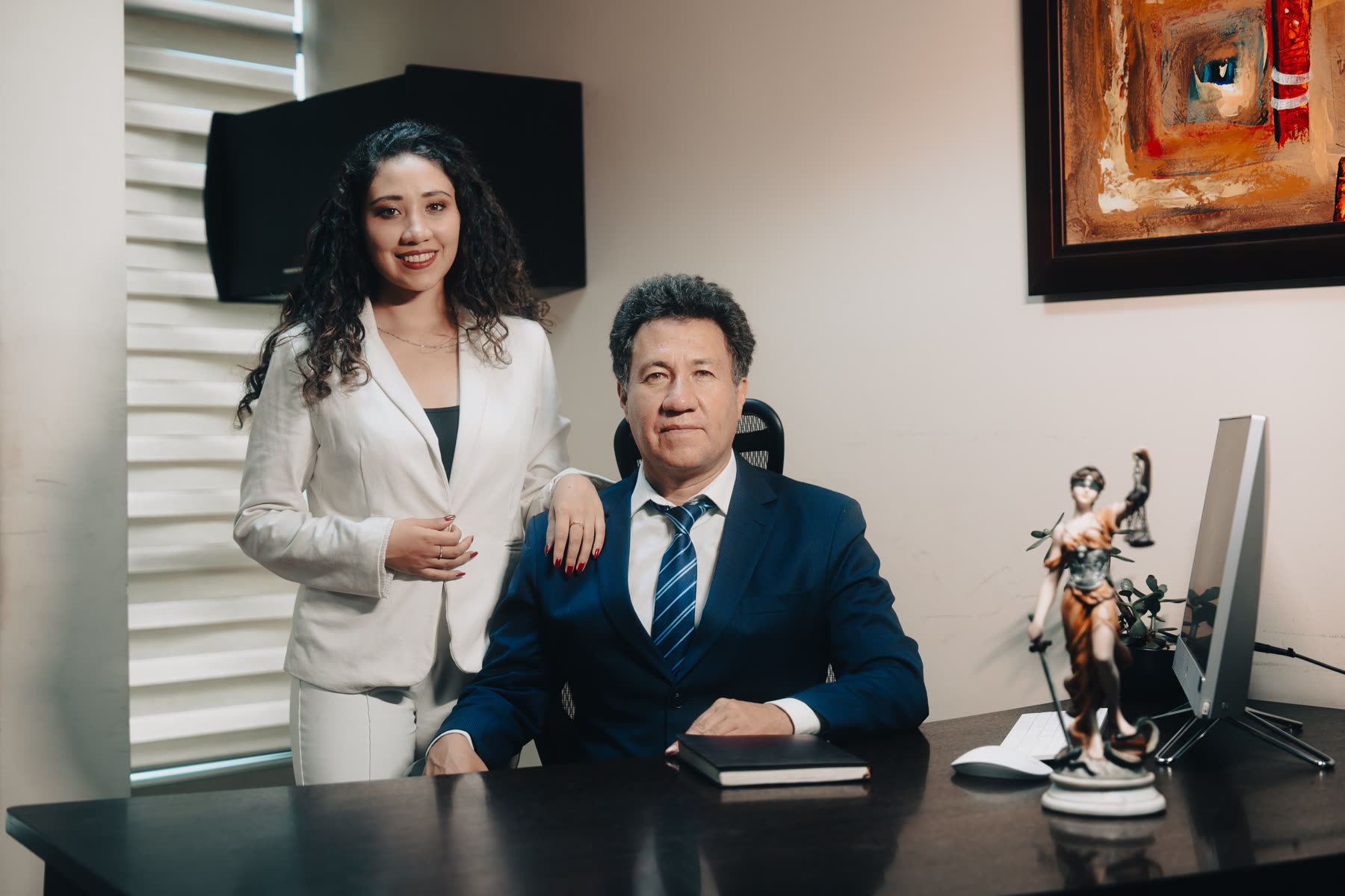 Dr. Freddy Ochoa, abogado con más de 27 años de experiencia en Cuenca — Ochoa Arichávala